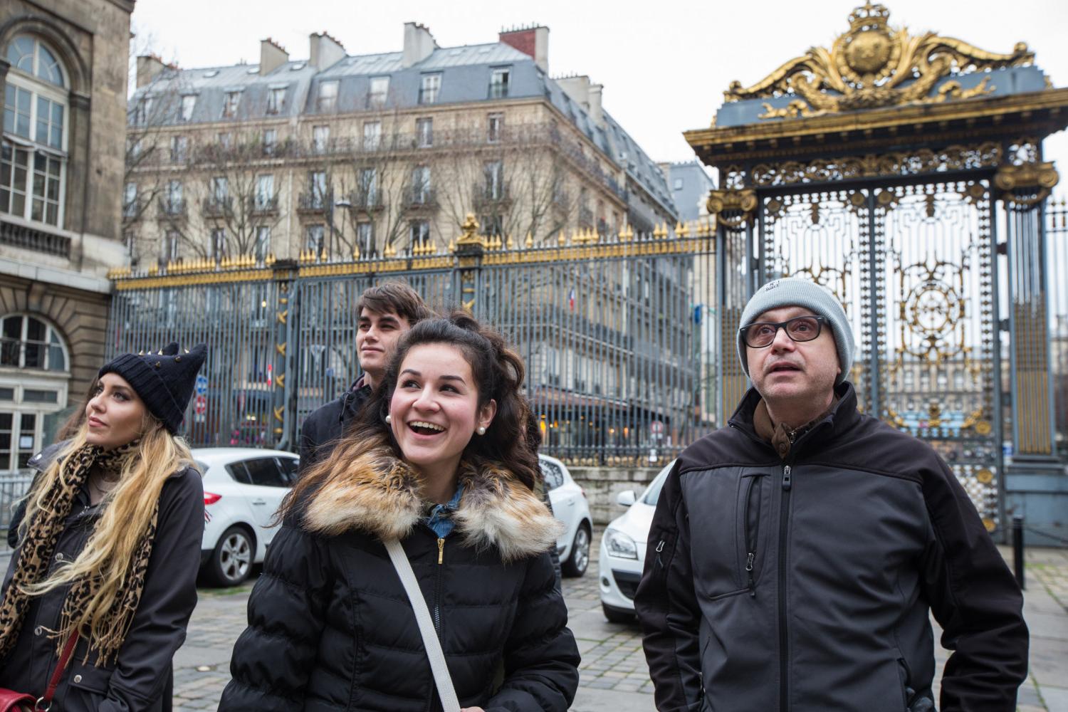 <a href='http://oiyu.ngskmc-eis.net'>bv伟德ios下载</a>学院法语教授Pascal Rollet带领学生们到巴黎游学.